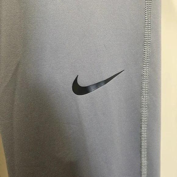 Nike Pro - Athletic Leggings - Grey / Black - XS - Picture 4 of 13